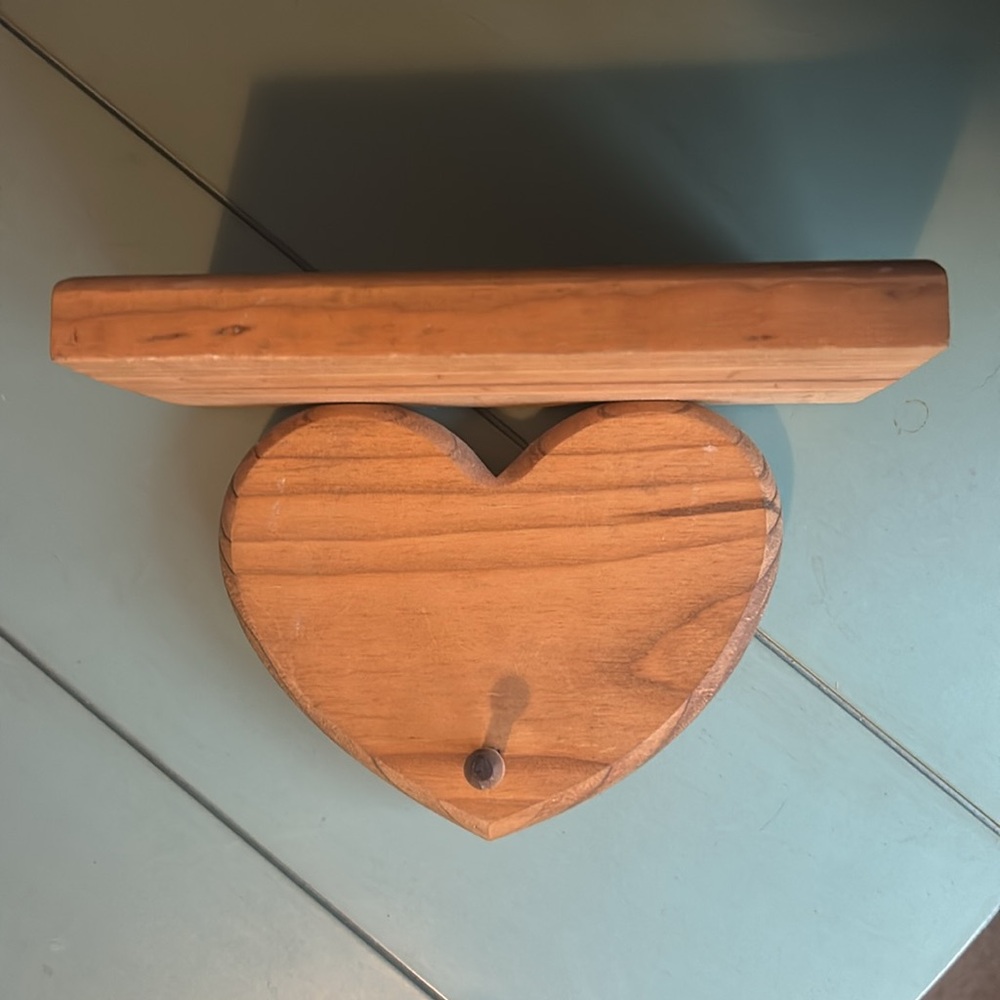 Vintage Wooden Heart Shelf - Handmade - Picture 10 of 10